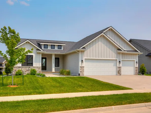 18363 Tanglewood Dr, Clive, IA 50325