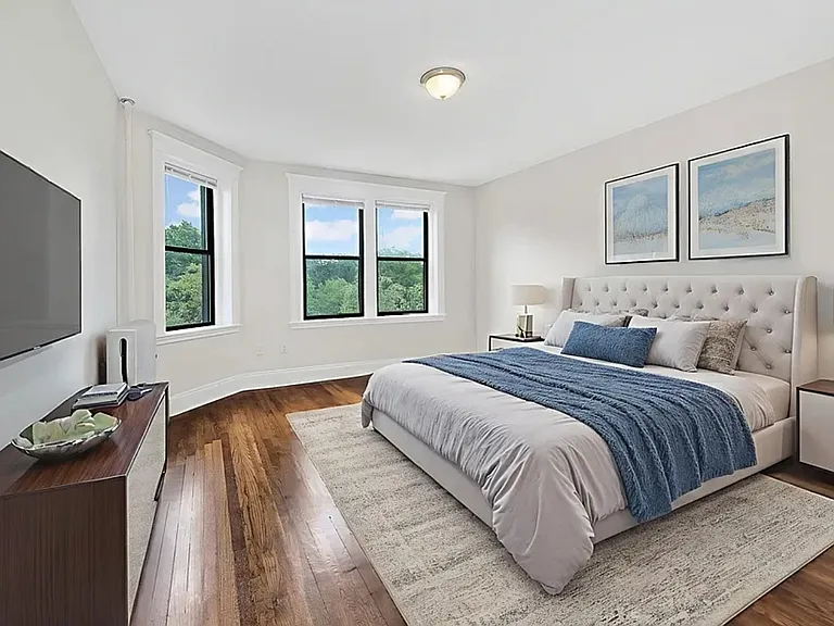 11 Park Dr — Photo 8
