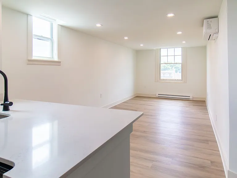 Huntington Apartments — Photo 39