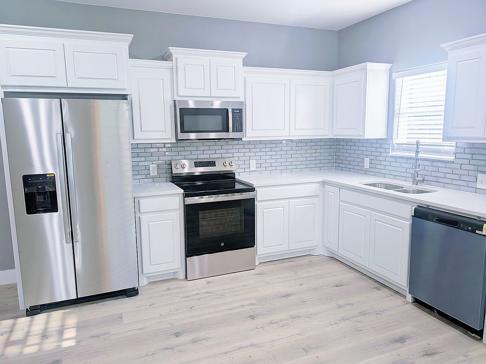 1st image of 405 E Wilson Ave