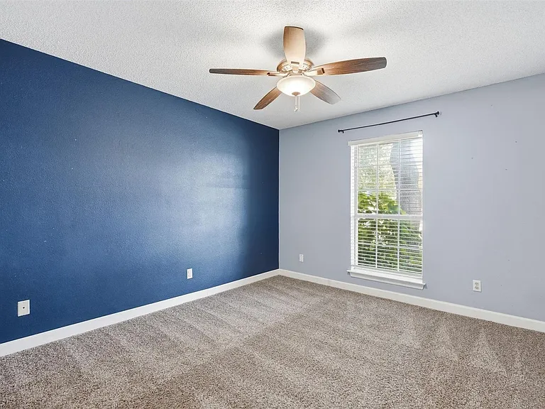 410 Roundabout Dr — Photo 16
