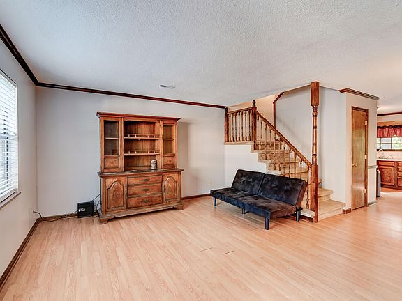 2nd image of 810 Highland Dr APT 804