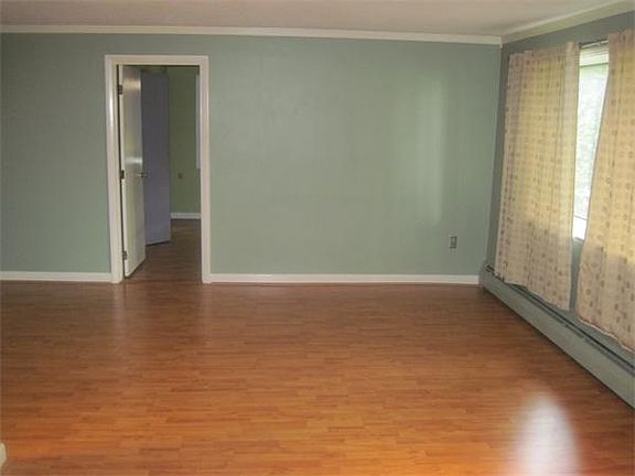 2nd image of 220 Essex St #4