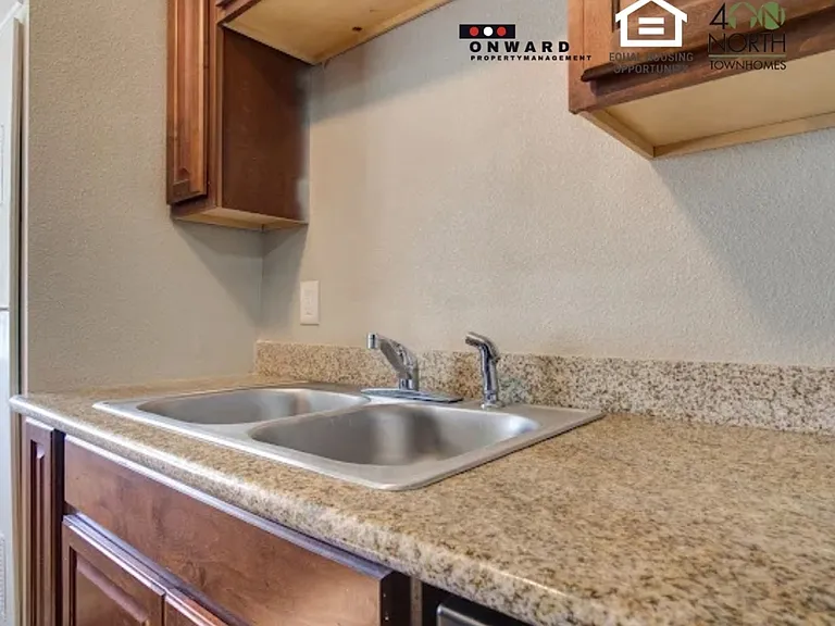 400 N Cedar Ave — Photo 1
