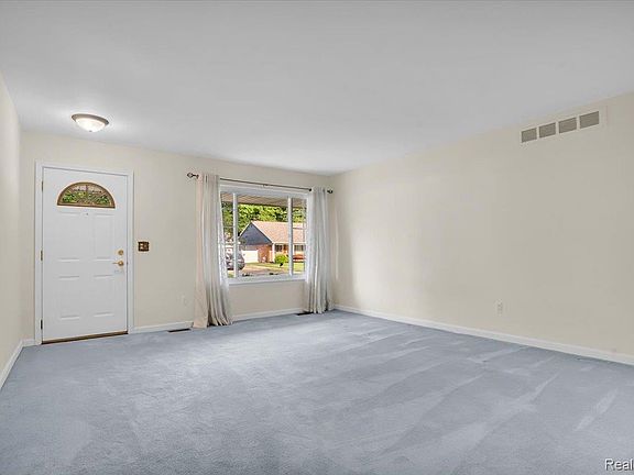 5th image of 9437 Continental Dr