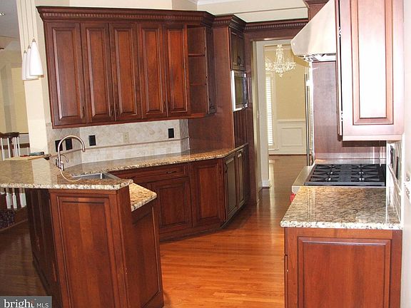 5th image of 1630 Colonial Hills Dr