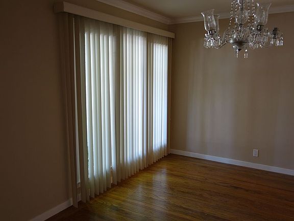 3rd image of 1530 Edinburgh St