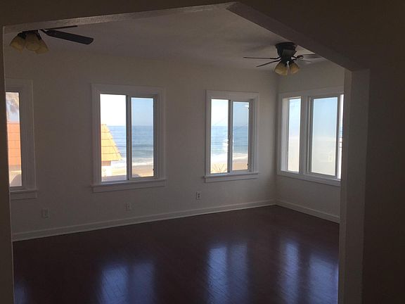 3rd image of 108 Rosecrans Ave