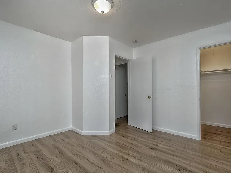 621 Maple St #3 — Photo 6
