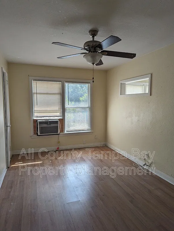 2 bed, 1.0 bath, $1,100 — Photo 4