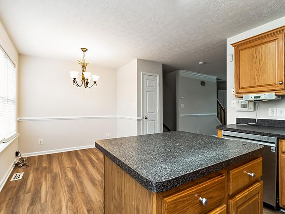4th image of 406 Kensington Dr