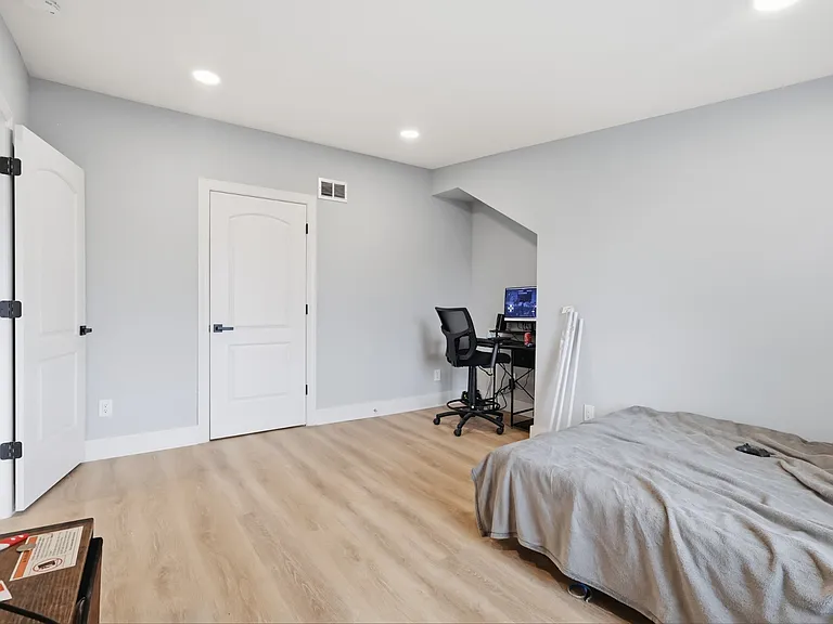 411 Edwin St #A — Photo 29