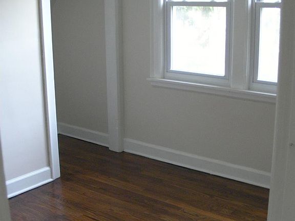 3rd image of 23130 Pilgrim Ave