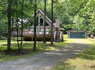 119 Upper Lakeview Dr, Hawley, PA 18428