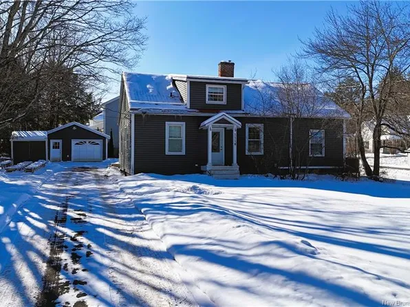 1116 Lincoln Rd, Fredericton, NB E3B 8C8