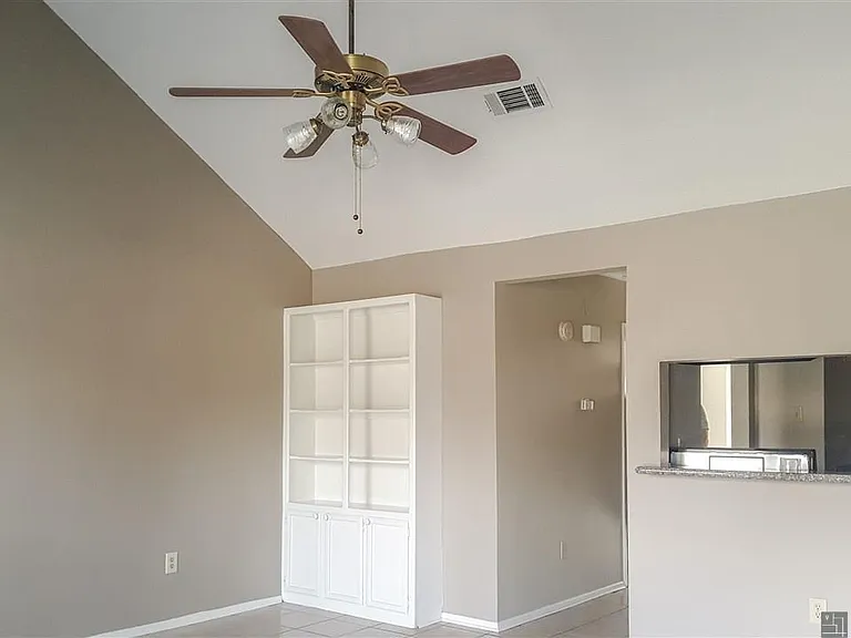 402 Lee Dr #1C — Photo 2