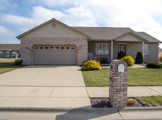 35 N Harvest Crest Ct, Highland, IL 62249