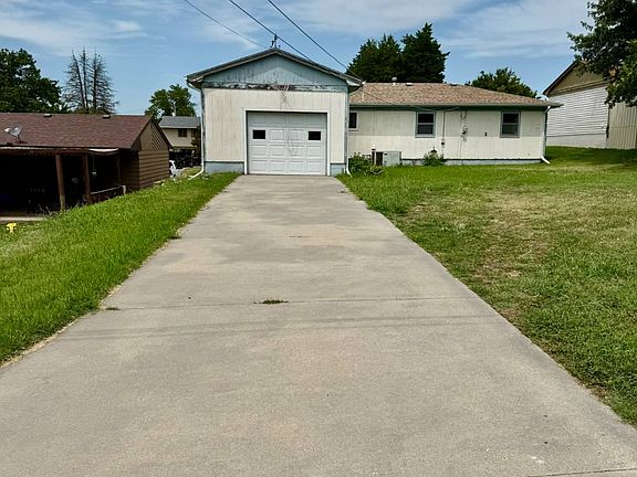 3rd image of 640 E 13th St