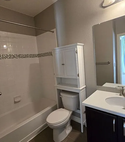 11719 Camarillo St — Photo 22