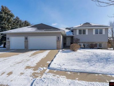 217 Rockwell Dr, Eagle Lake, MN, 56024