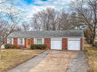 228 Old Ballwin Rd, Ballwin, MO 63021