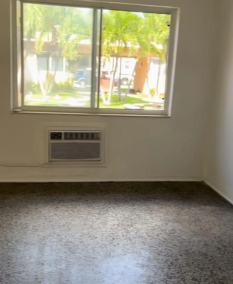 900 SW 3rd St — Photo 3