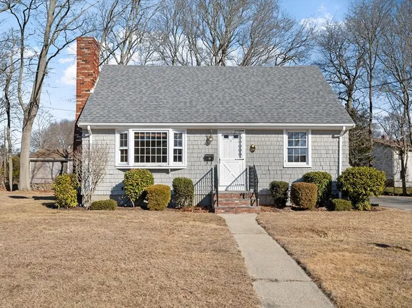 236 Regina Ave, Somerset, MA 02726