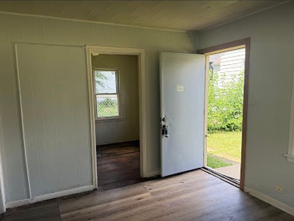 3rd image of 2049 N Gale Ave