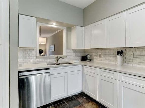 3rd image of 1036 Augusta Dr