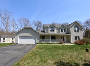 13 Fawn Dr, Gales Ferry, CT 06335