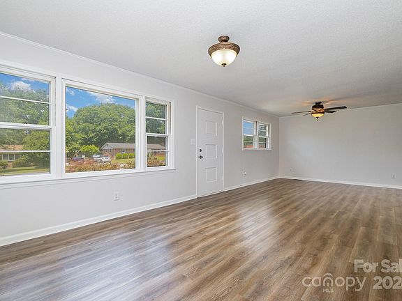 2nd image of 1010 N 6th St