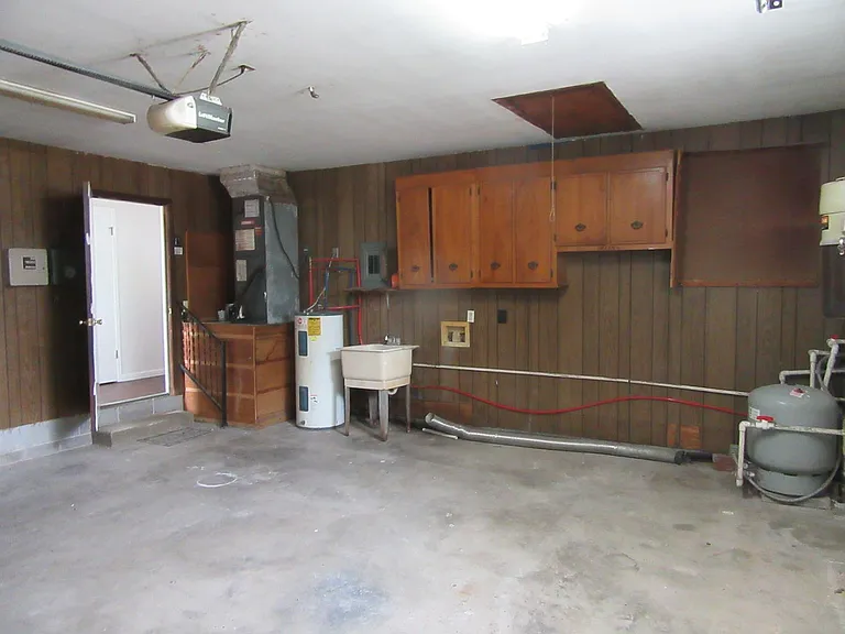 8629 Deerpoint Dr — Photo 31