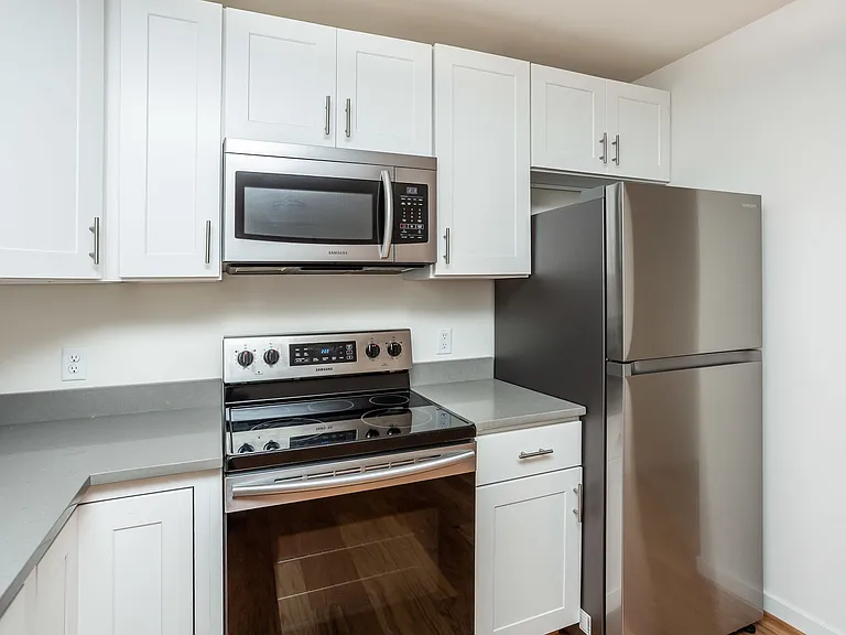 For Rent: Downtown Elegance at 605 Park Ave Your Urban Haven Awaits! — Photo 8