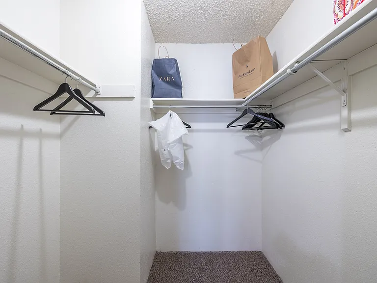 Palisades Park Apartments — Photo 28