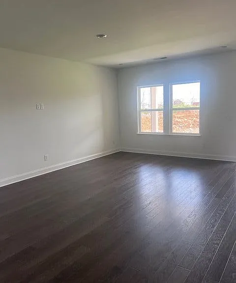 730 Omaha Dr — Photo 4