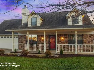 2700 W Sunset Dr, Rogers, AR 72756