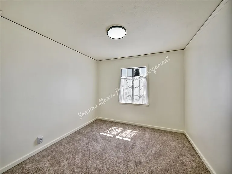 81 Elm Ave — Photo 32