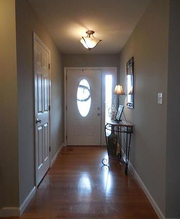 3rd image of 123 Macarthur St