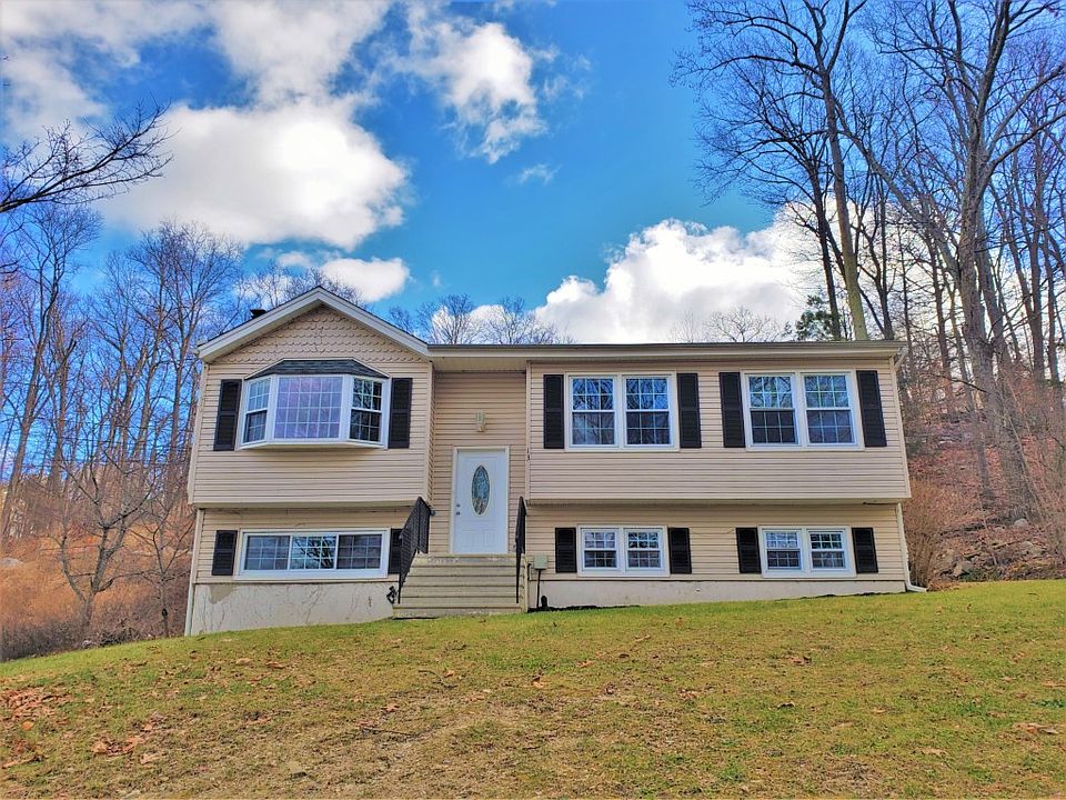 1st image of 13 Crest Hill Dr