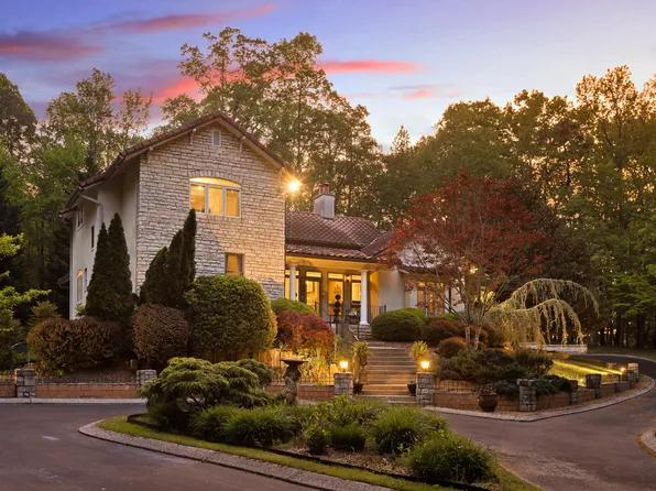 100 Hampton Rd, Signal Mountain, TN 37377