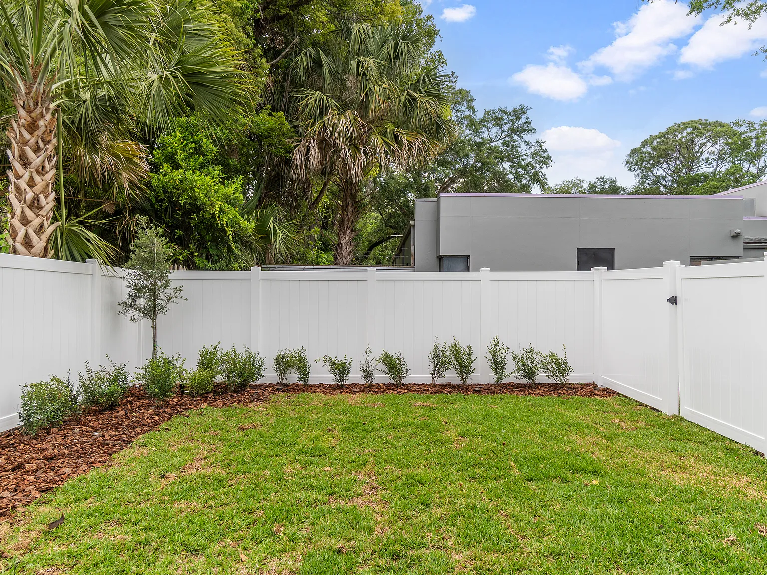 3 bed, 2.5 bath, 1900 sqft, $2,200 — Photo 4