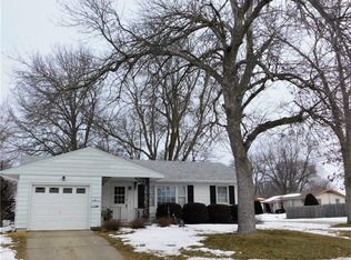 1806 N 2nd Ave E, Newton, IA 50208