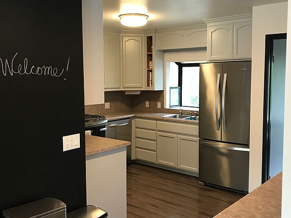 3rd image of 102 Woodland Dr