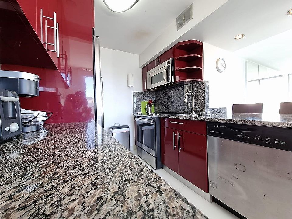1st image of 1200 West Ave APT 516