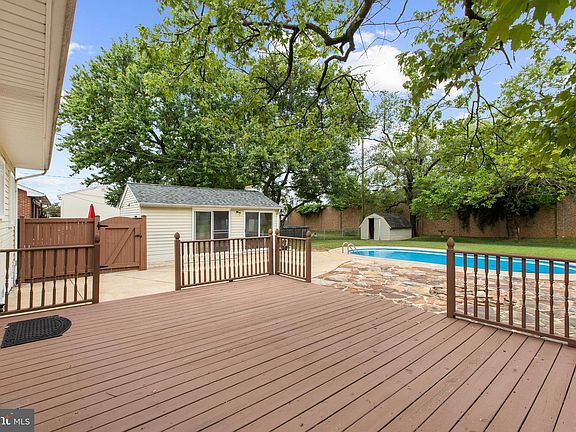 5th image of 1116 McHenry Dr