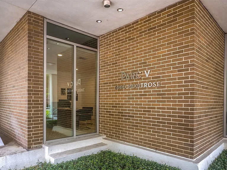 3600 Montrose Blvd #607 — Photo 3