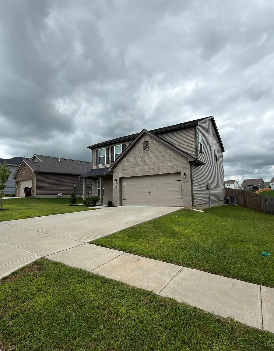 4 bed, 1997 sqft, $2,350 — Photo 3