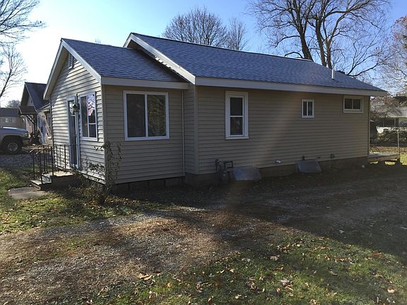 3rd image of 403 Pioneer Ave