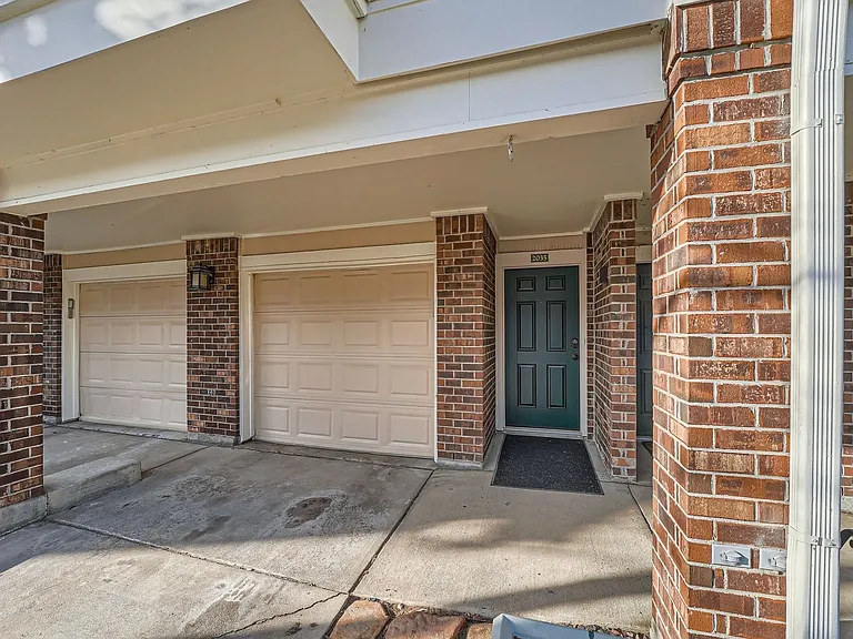 2035 Eagle Ave — Photo 11