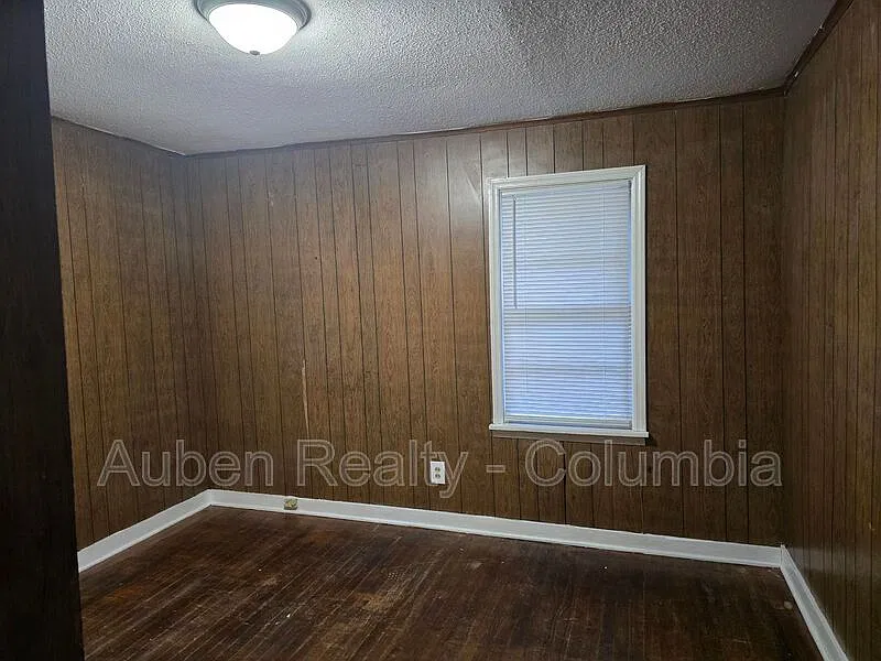 5 bed, 1.5 bath, 1360 sqft, $1,825 — Photo 4